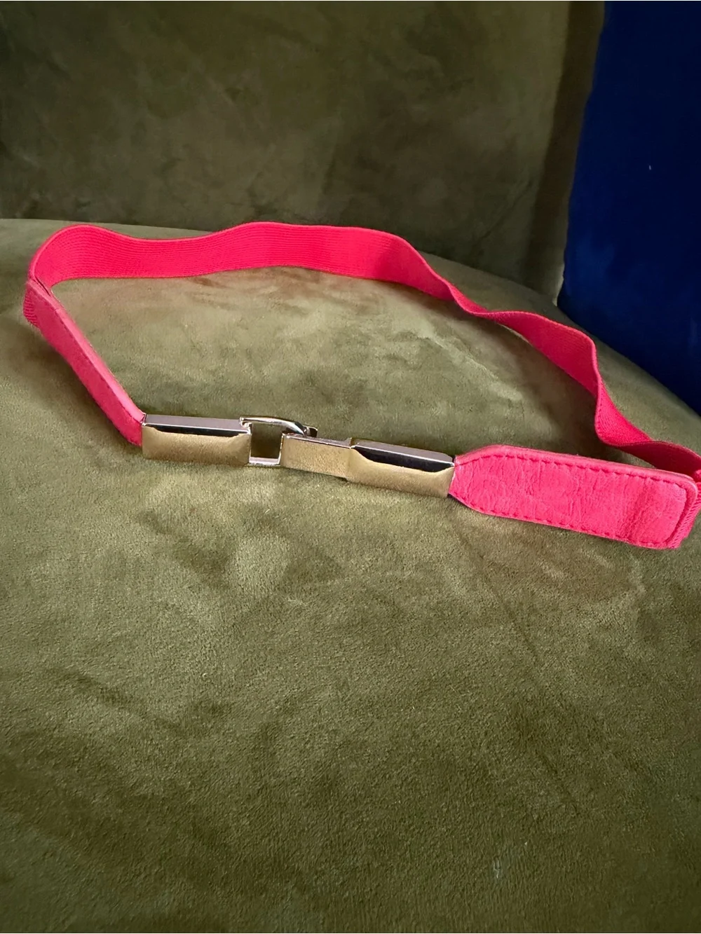 90s Vintage Women’s Elastic & Pleather Red Thin Belt with Gold Clasp Hook Buckle
